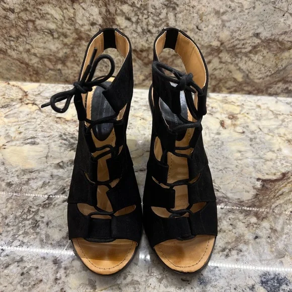 Melrose and Market • Black Suede Tie Up Wedges Size 9 - Picture 4 of 9